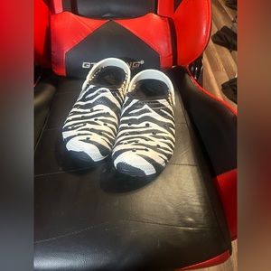 Women’s zebra print fuzzy crocs